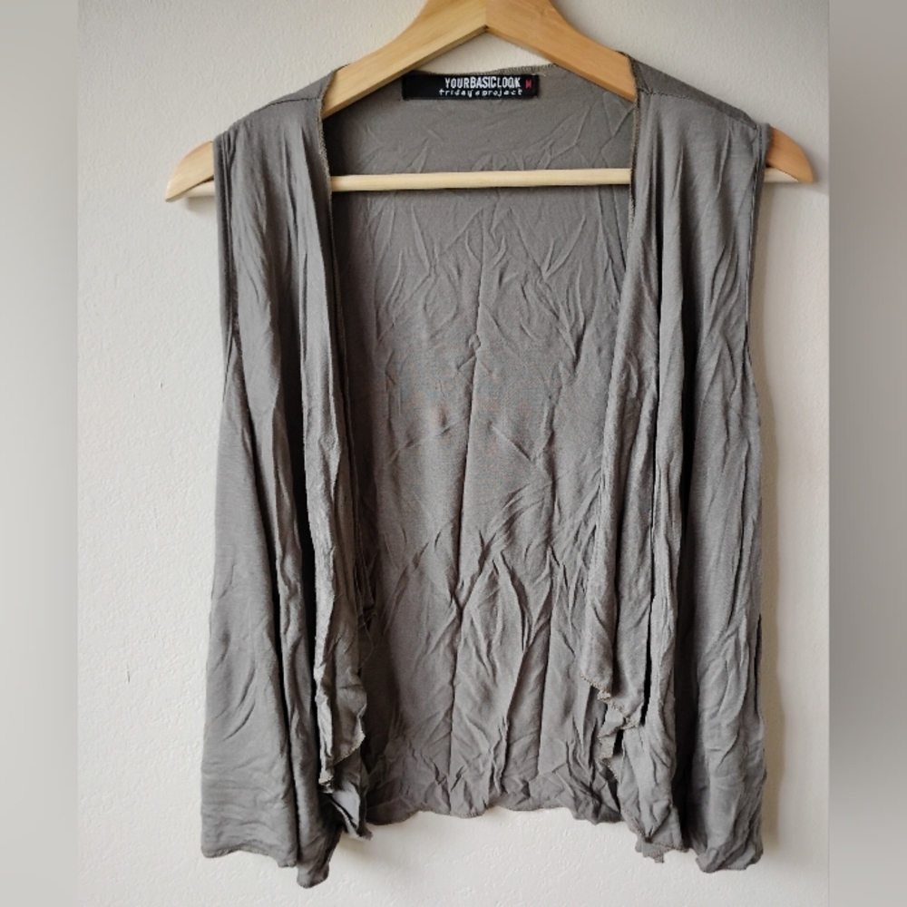 Friday's Project Size M Gray Sleeveless Drapped Open Cardigan